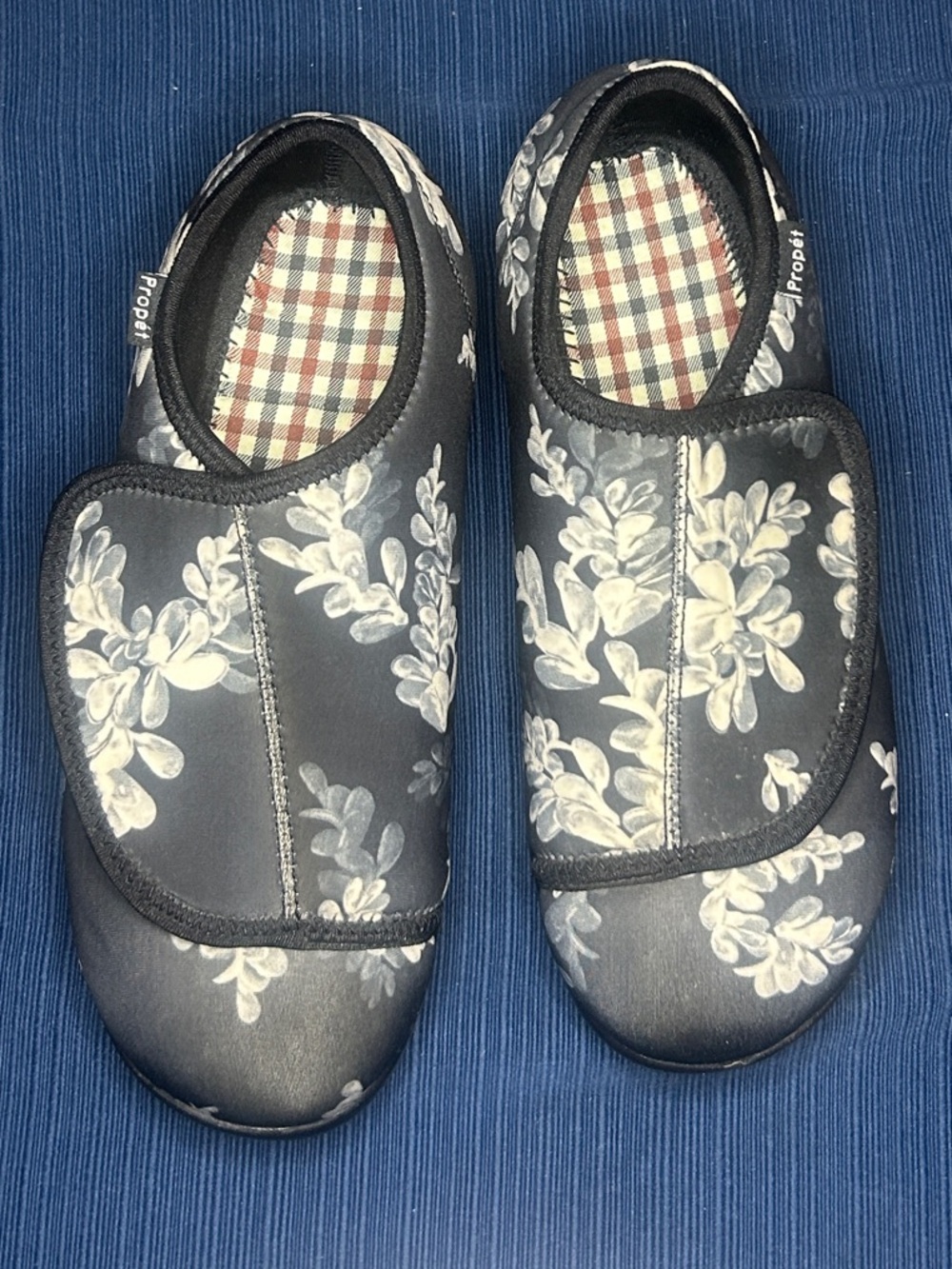 Women’s Black & Gray Floral Shoes by Propét Size 6 Comfy Easy Wear Clog Style